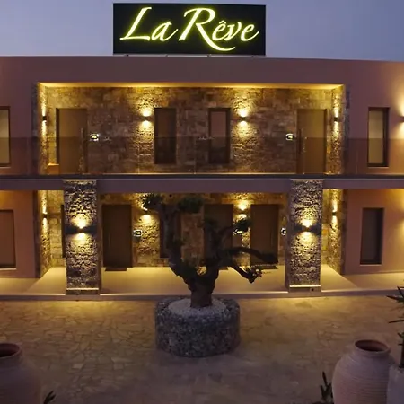 Апарт-отель La Reve Luxury With Private Jacuzzi 4*