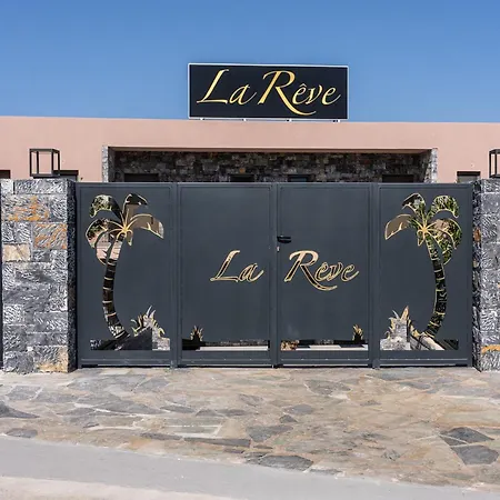 La Reve Luxury With Private Jacuzzi Апарт-отель 4*