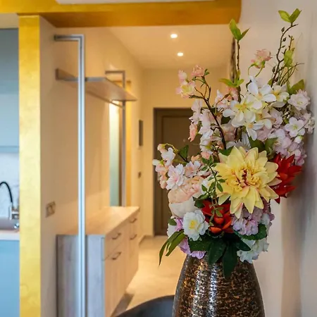 Апарт-отель La Reve Luxury With Private Jacuzzi