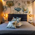 La Reve Luxury With Private Jacuzzi Aparthotel