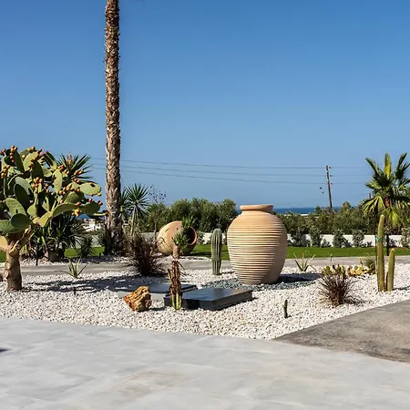 La Reve Luxury With Private Jacuzzi מלון דירות 4*