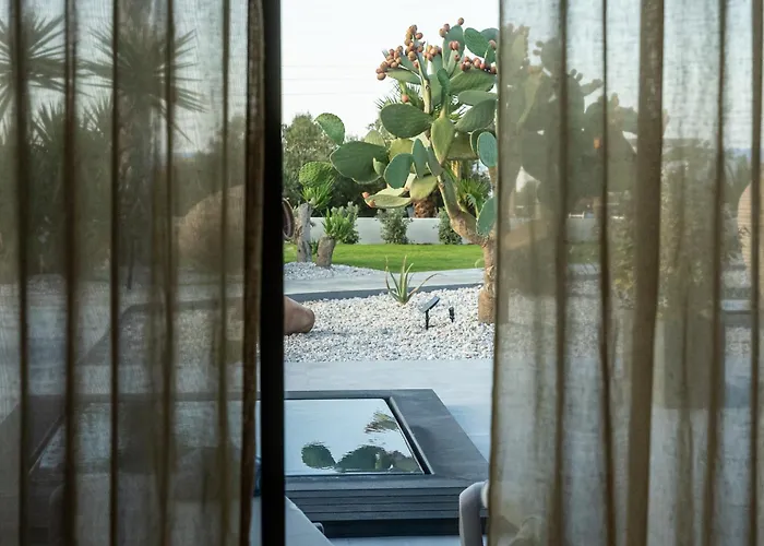 La Reve Luxury With Private Jacuzzi 4*