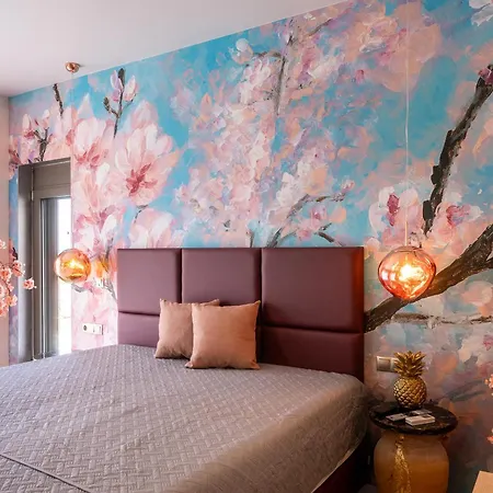 La Reve Luxury With Private Jacuzzi Apartahotel 4*