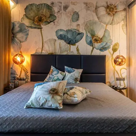 La Reve Luxury With Private Jacuzzi Apartahotel