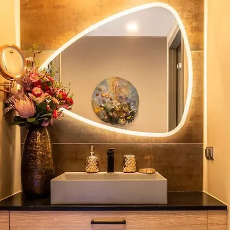 La Reve Luxury With Private Jacuzzi 4*