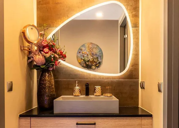 La Reve Luxury With Private Jacuzzi 4*